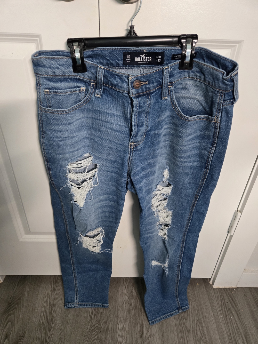 Hollister Women's Light Blue Distressed Skinny Jeans
